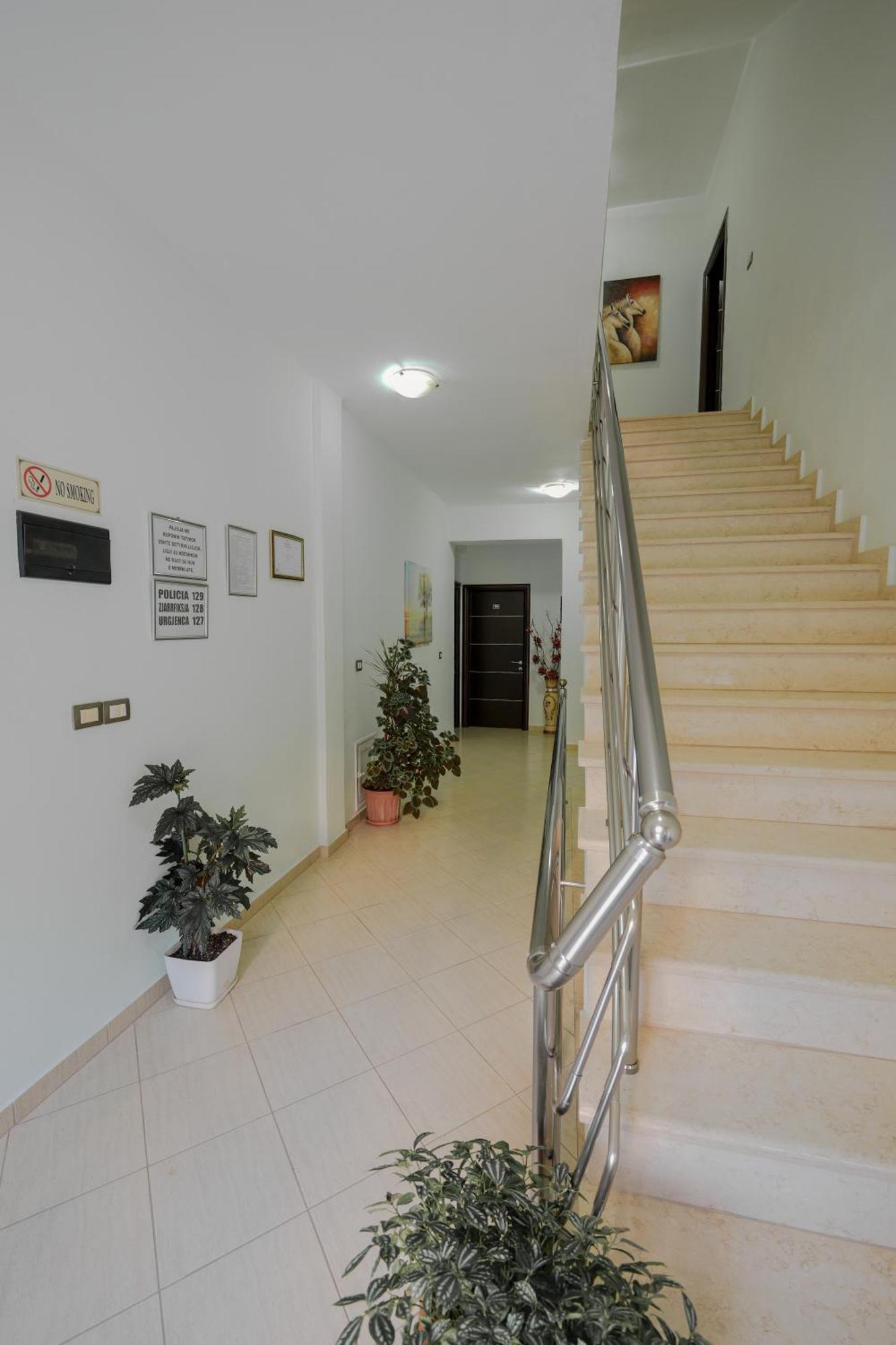 Unico Aparthotel Sarande Exterior photo