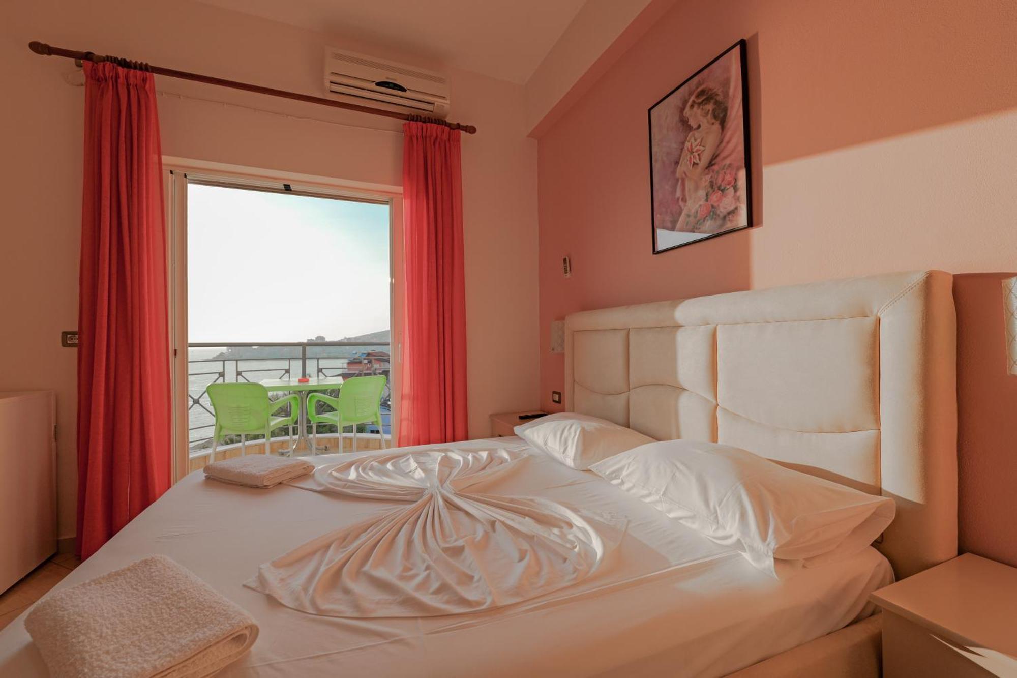 Unico Aparthotel Sarande Exterior photo