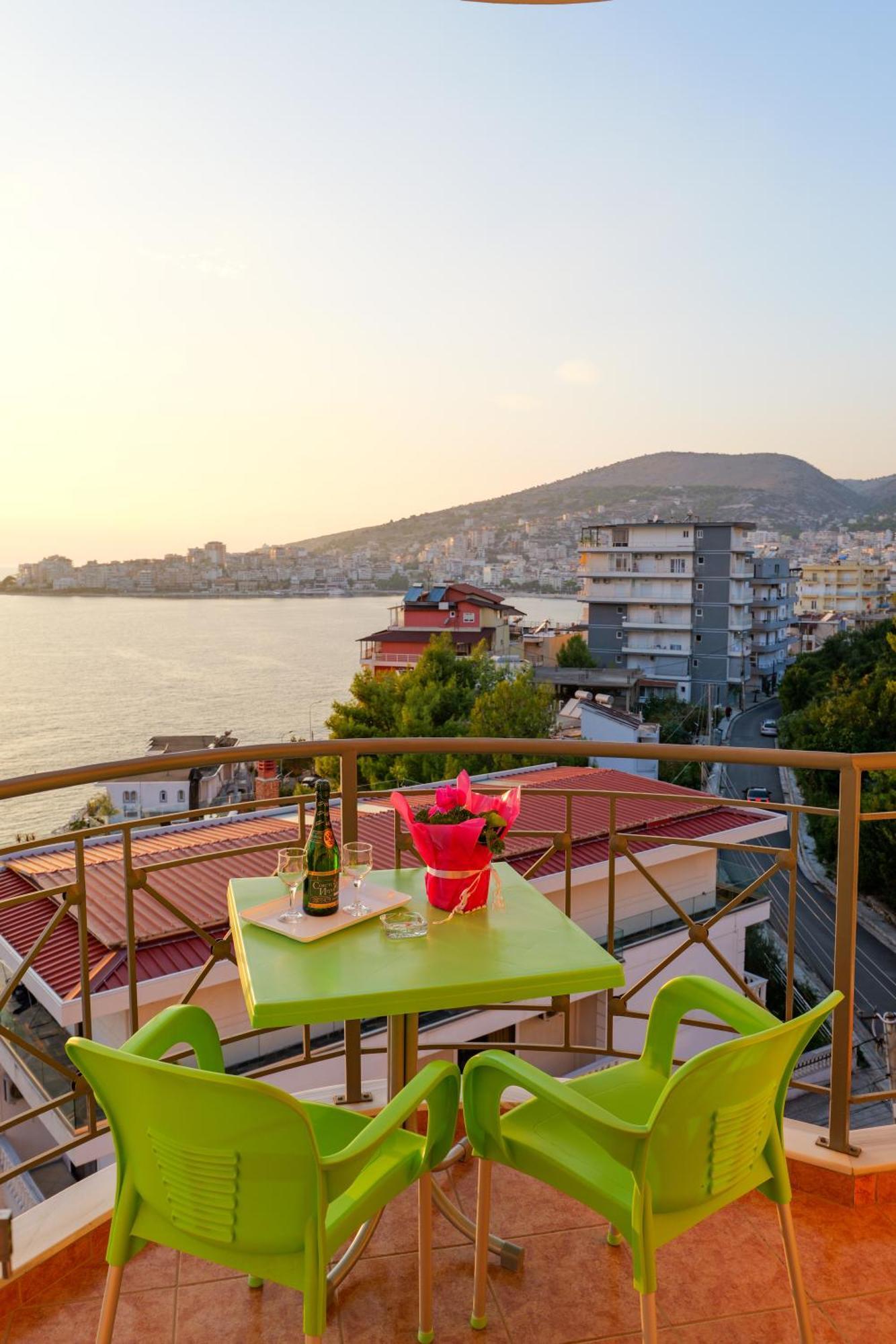 Unico Aparthotel Sarande Exterior photo