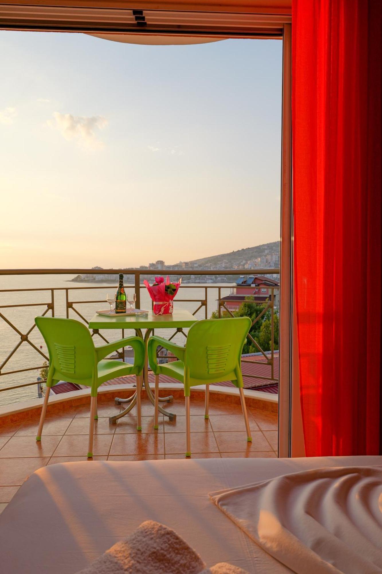 Unico Aparthotel Sarande Exterior photo