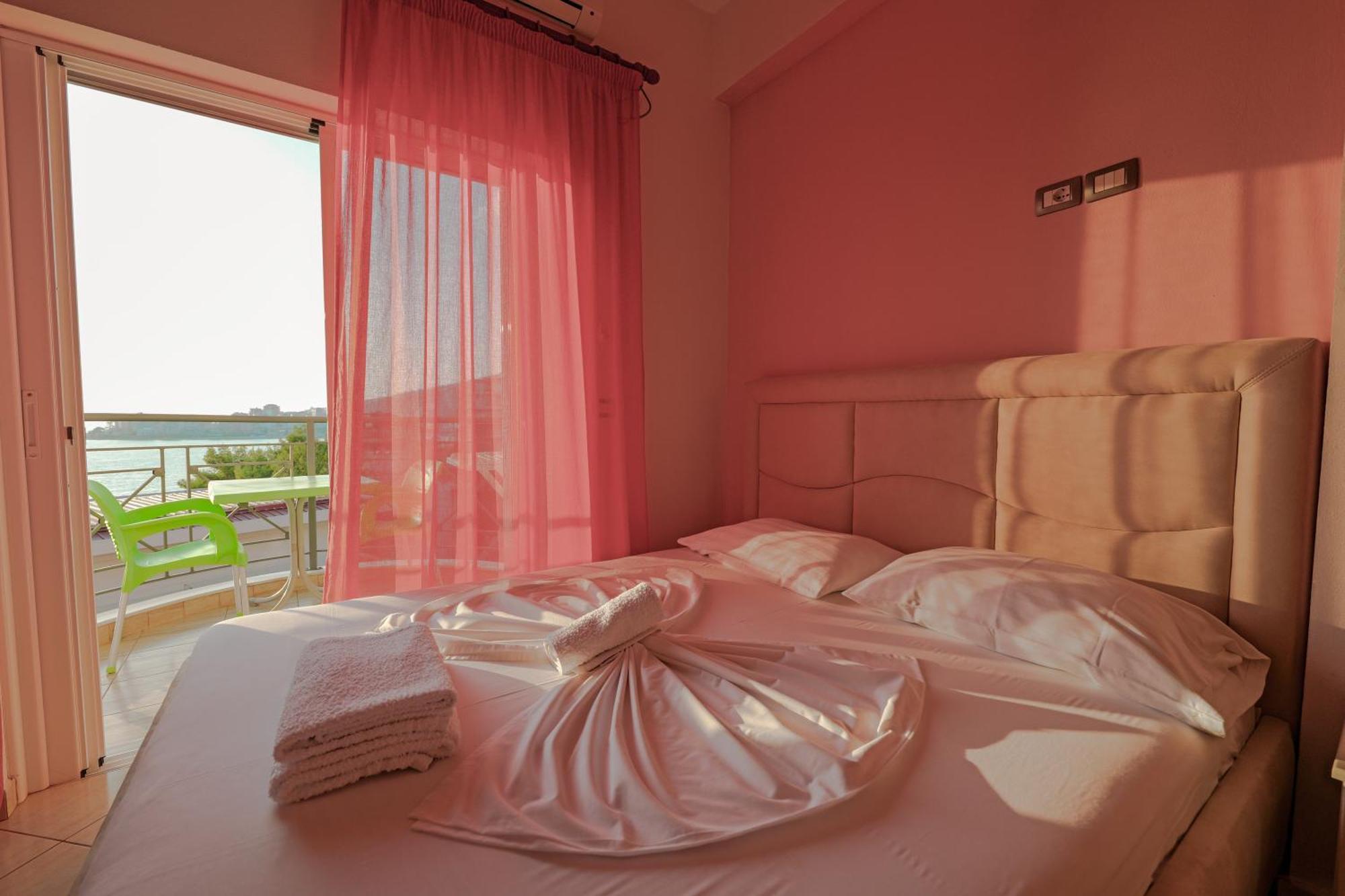 Unico Aparthotel Sarande Exterior photo