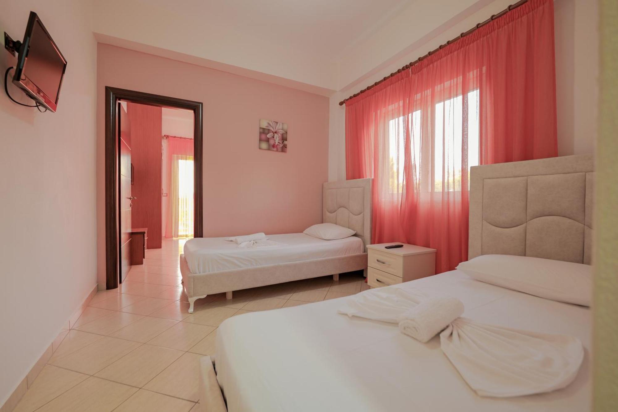 Unico Aparthotel Sarande Exterior photo