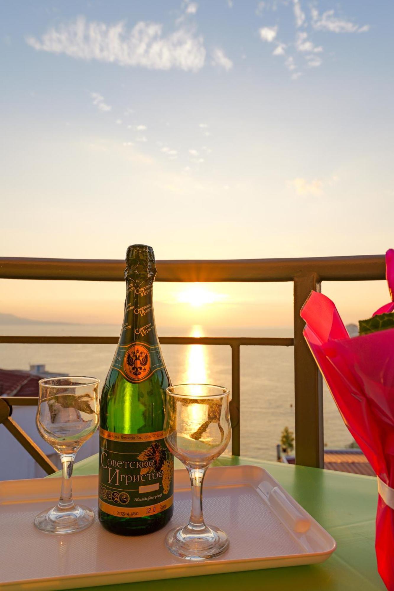 Unico Aparthotel Sarande Exterior photo