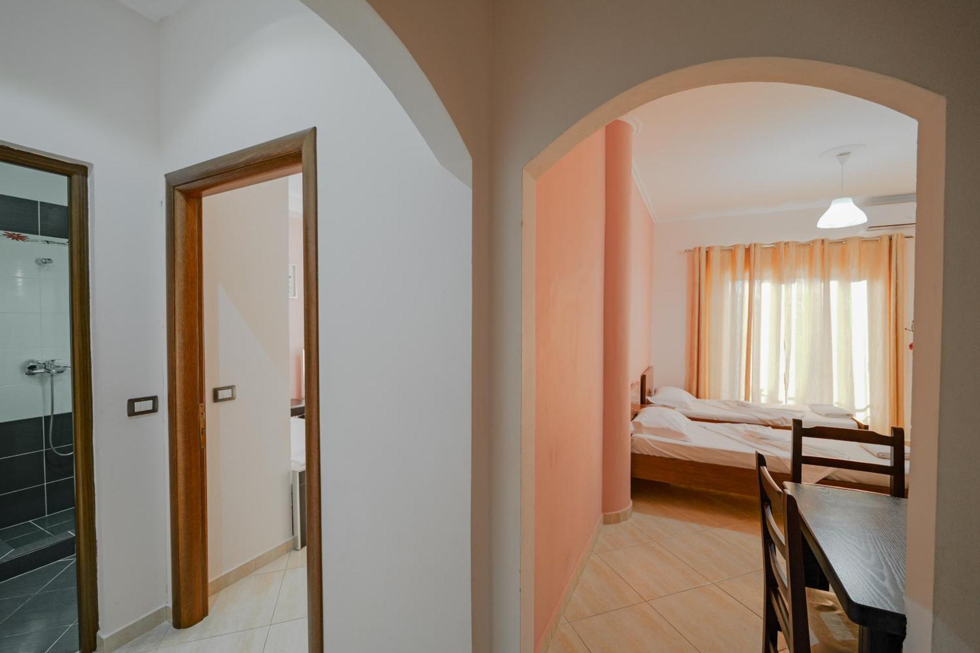 Unico Aparthotel Sarande Exterior photo