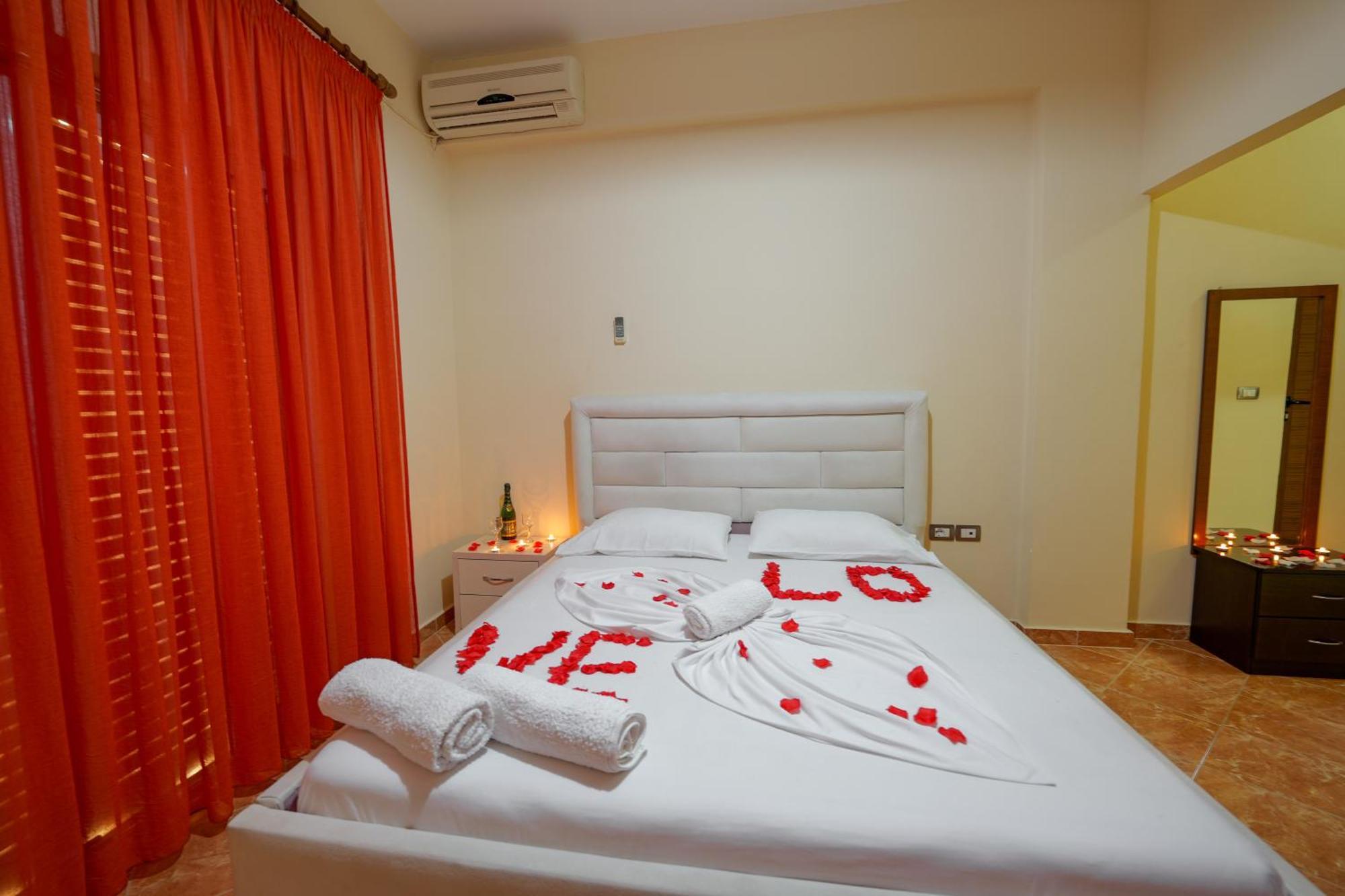Unico Aparthotel Sarande Exterior photo