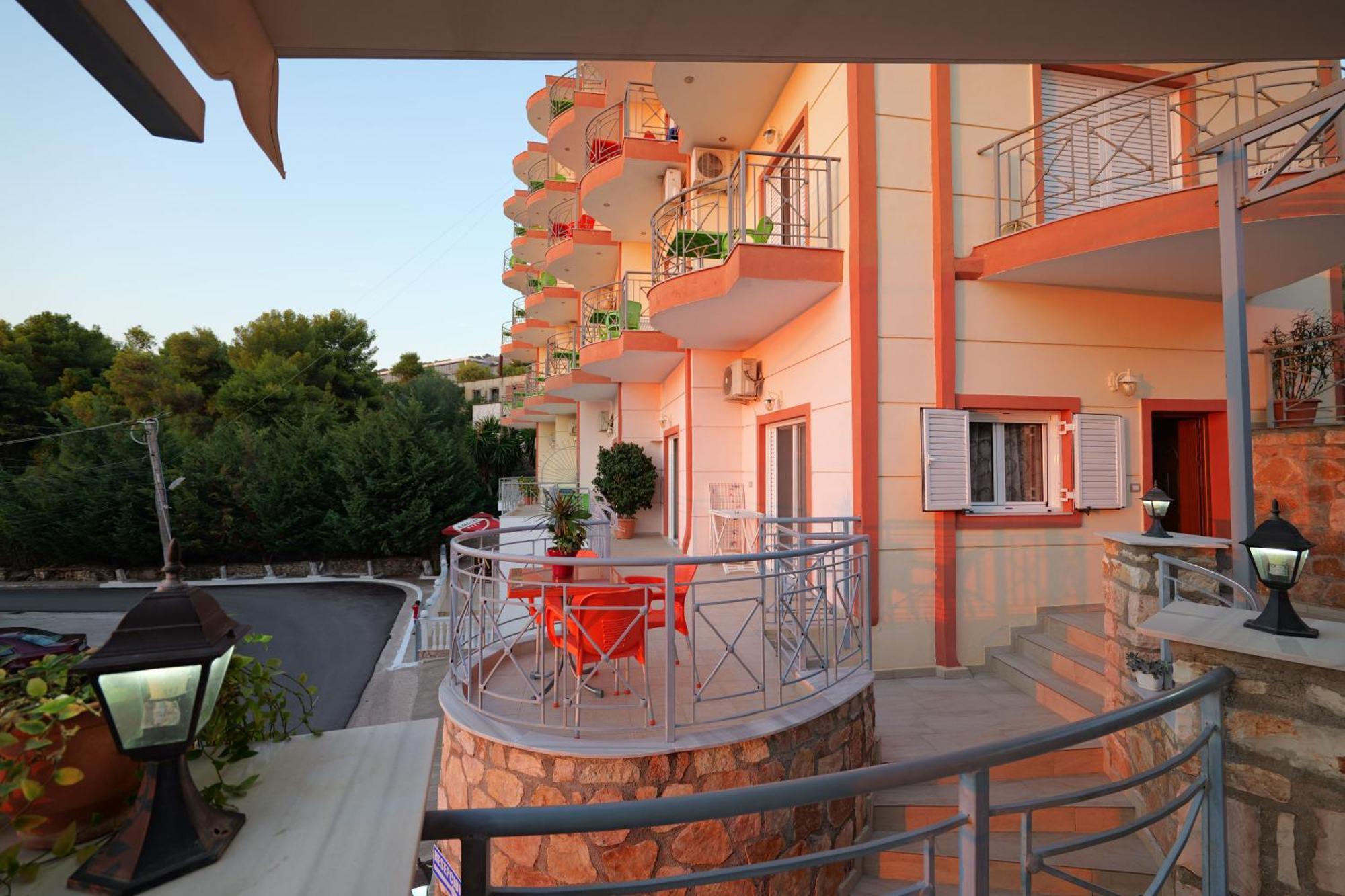 Unico Aparthotel Sarande Exterior photo