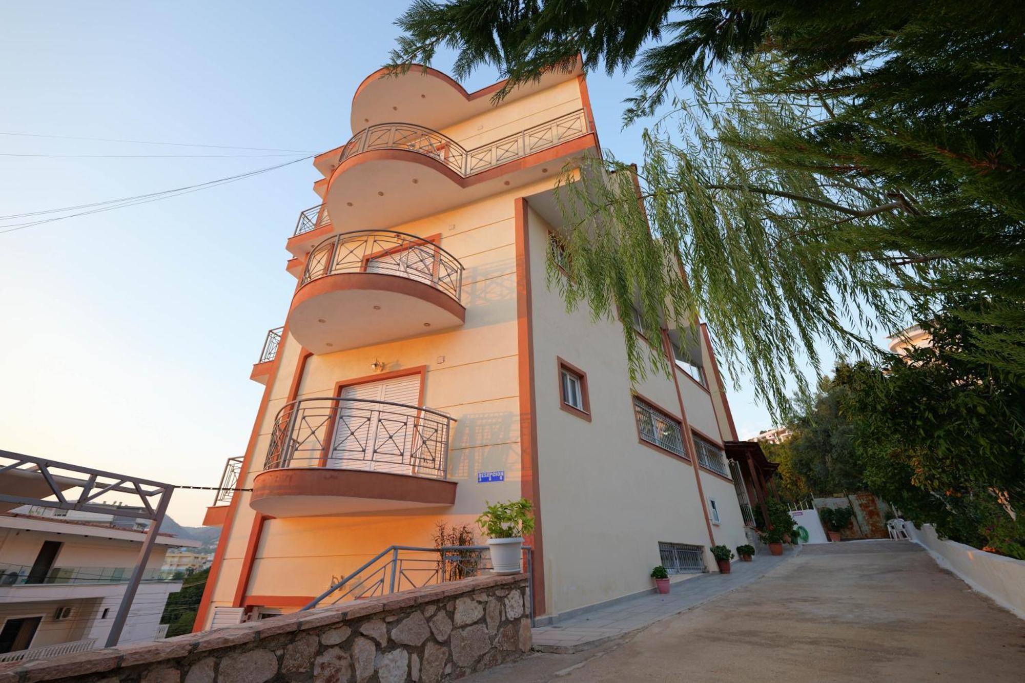 Unico Aparthotel Sarande Exterior photo