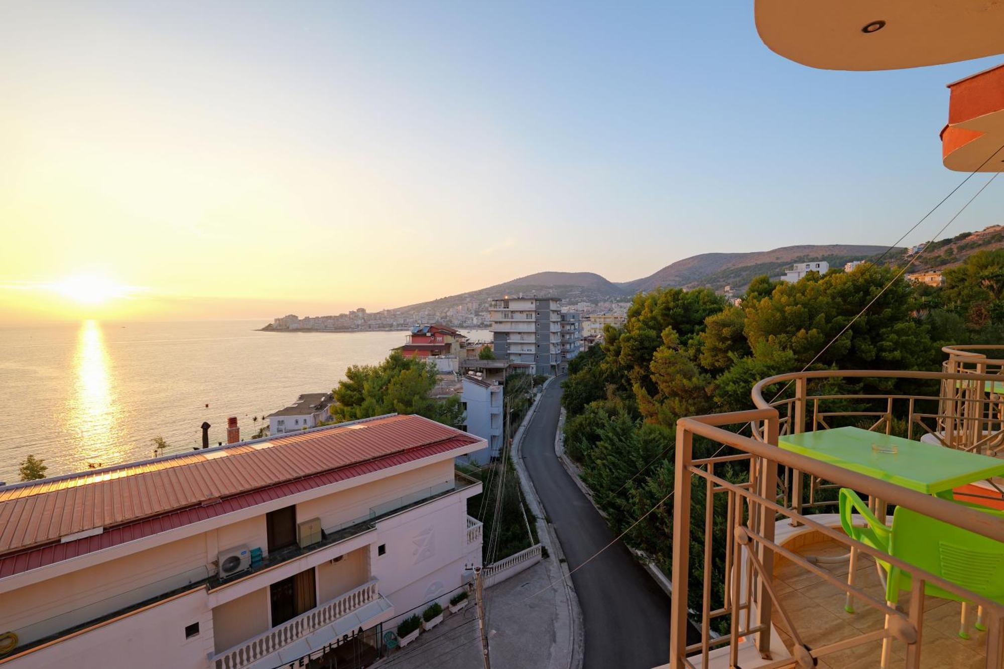 Unico Aparthotel Sarande Exterior photo