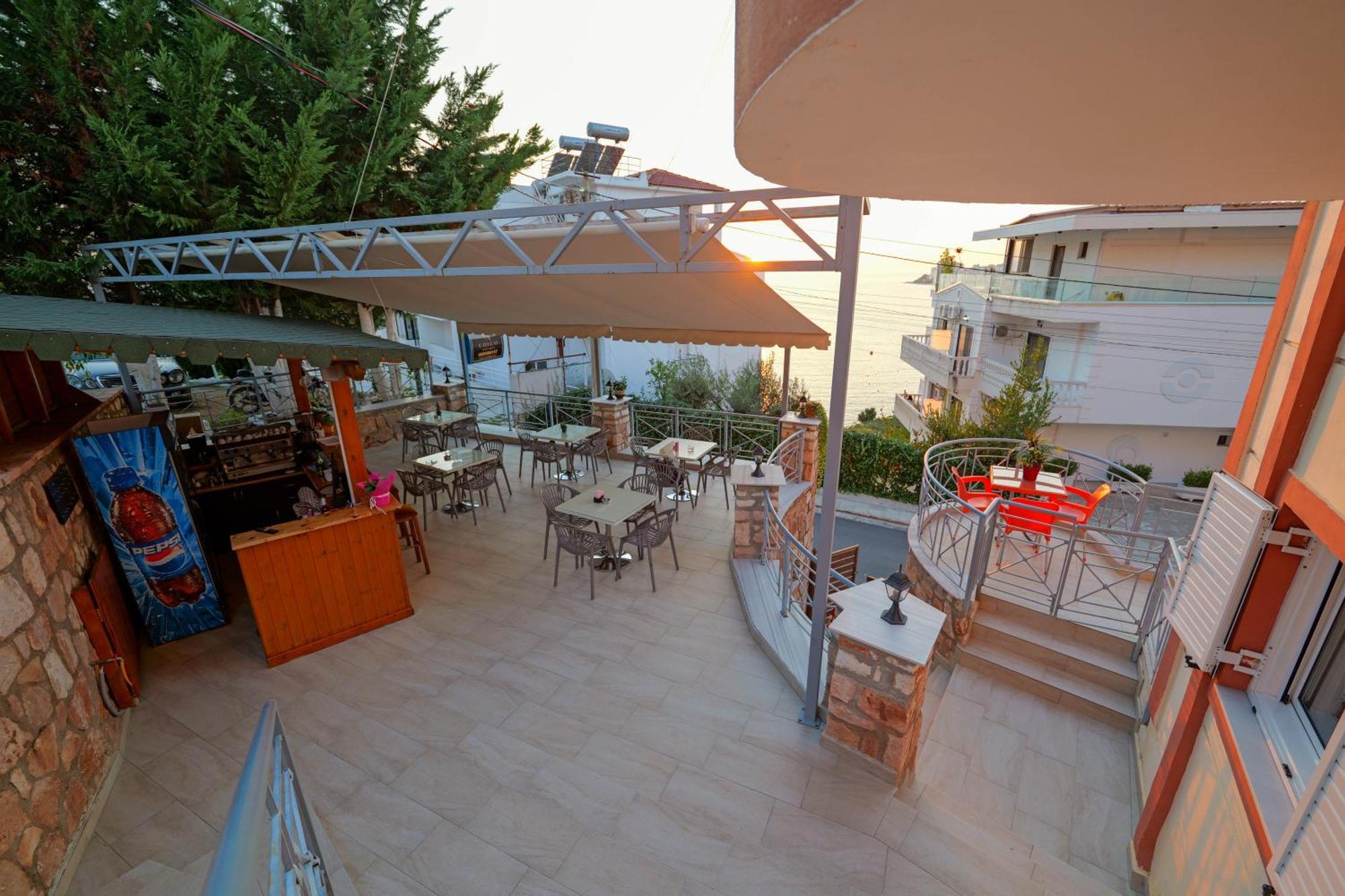 Unico Aparthotel Sarande Exterior photo