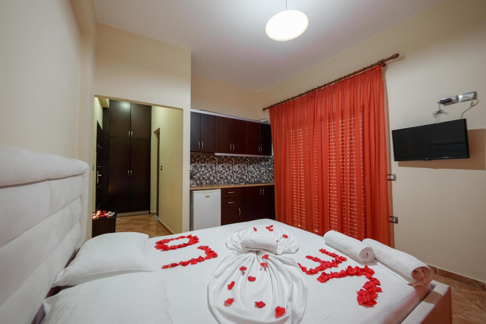 Unico Aparthotel Sarande Exterior photo