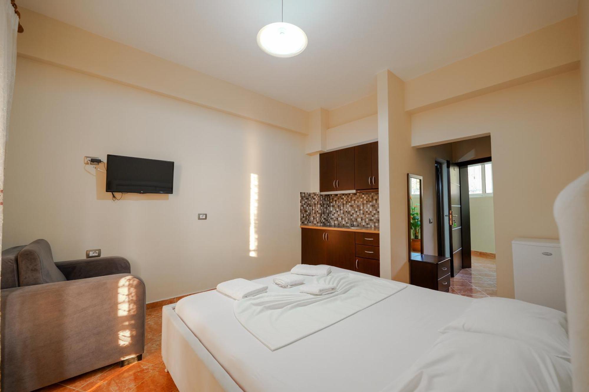 Unico Aparthotel Sarande Exterior photo