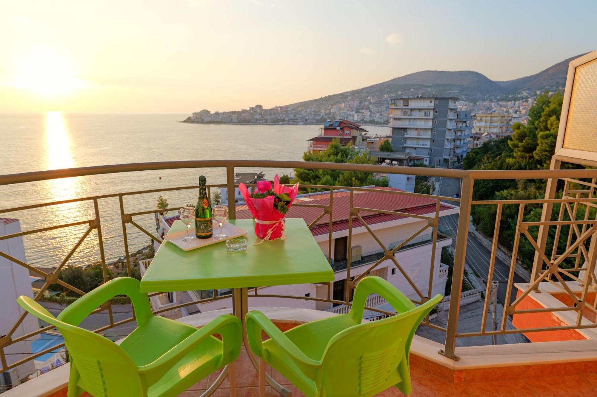 Unico Aparthotel Sarande Exterior photo
