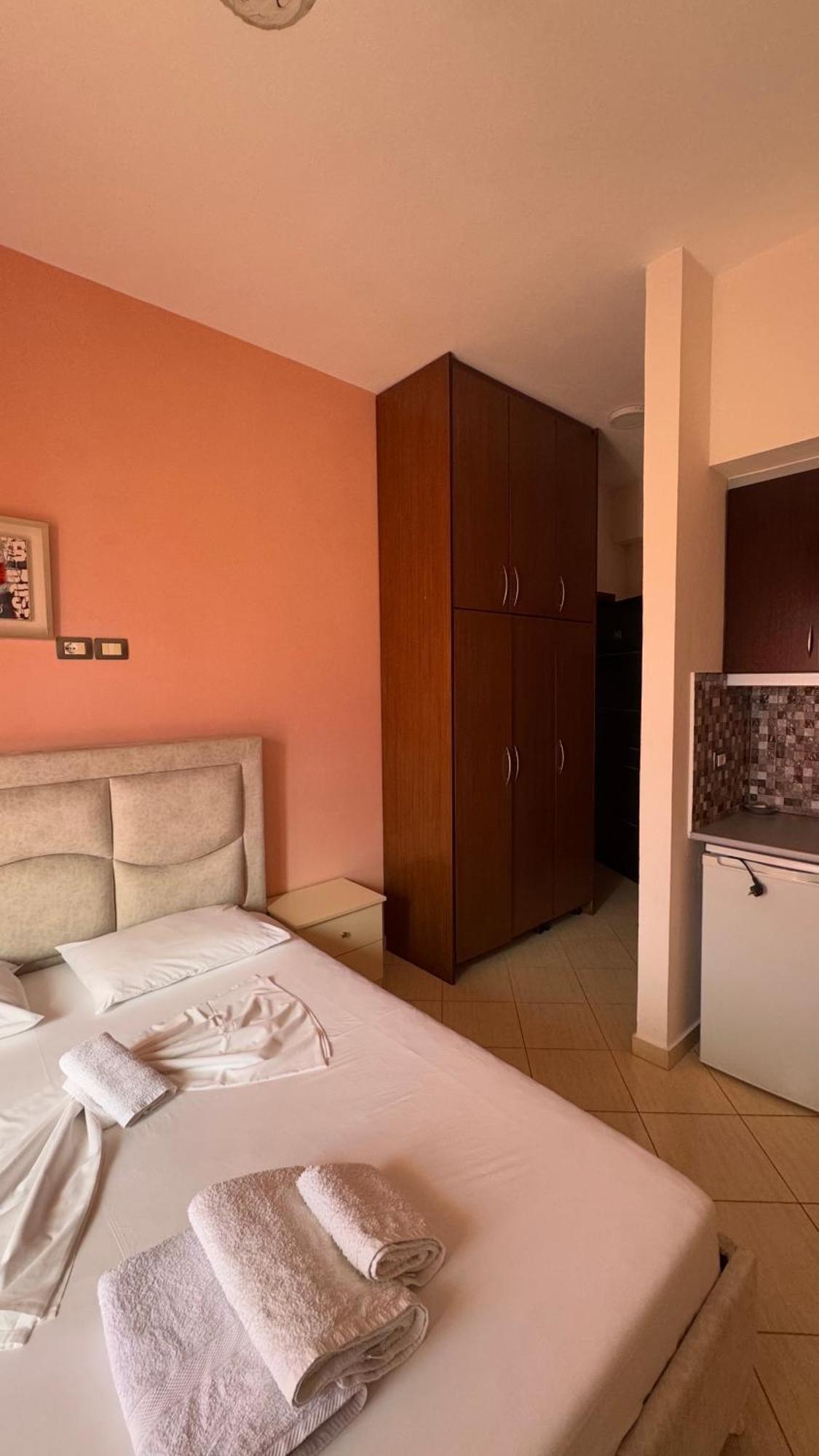 Unico Aparthotel Sarande Exterior photo