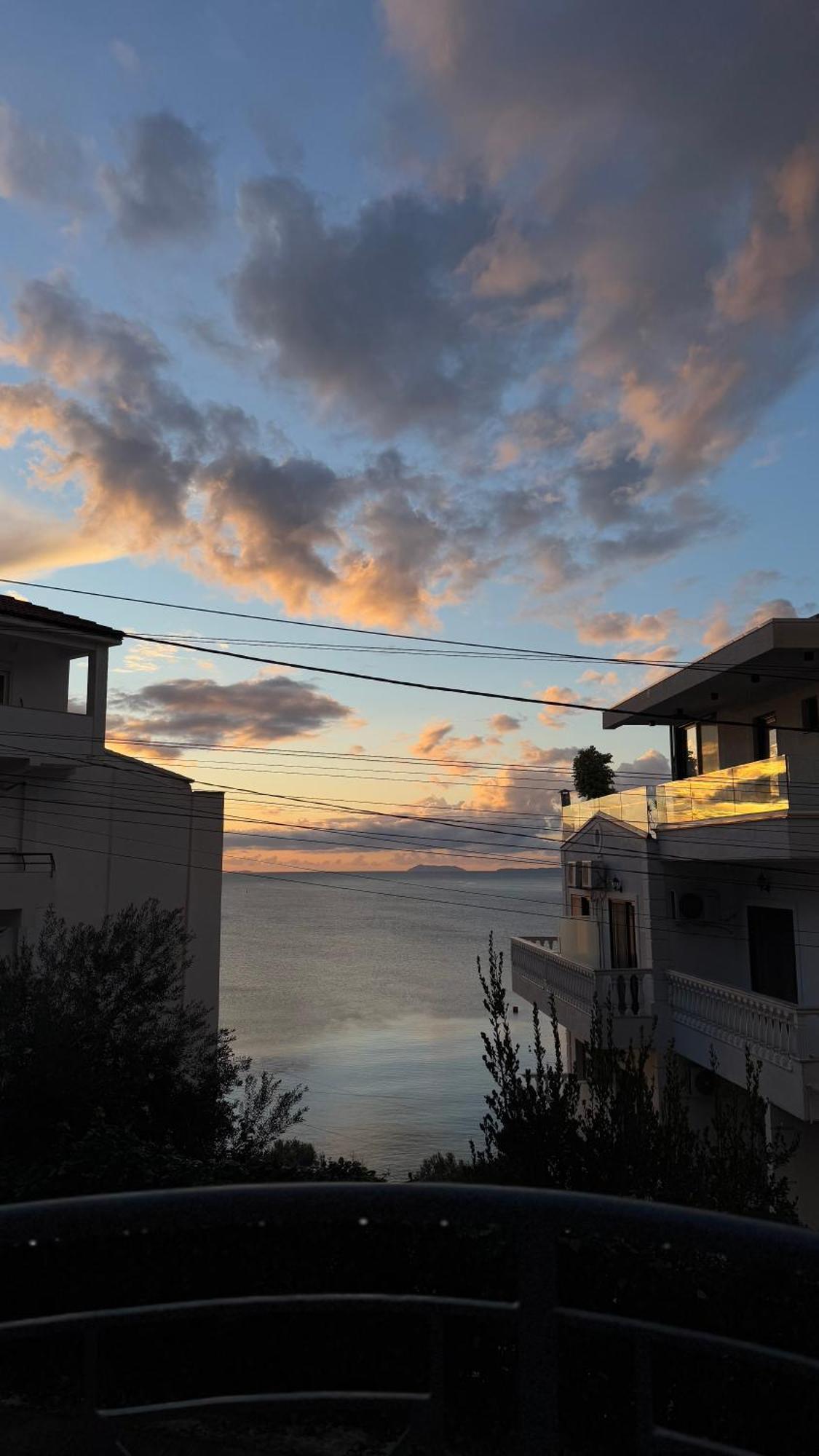 Unico Aparthotel Sarande Exterior photo