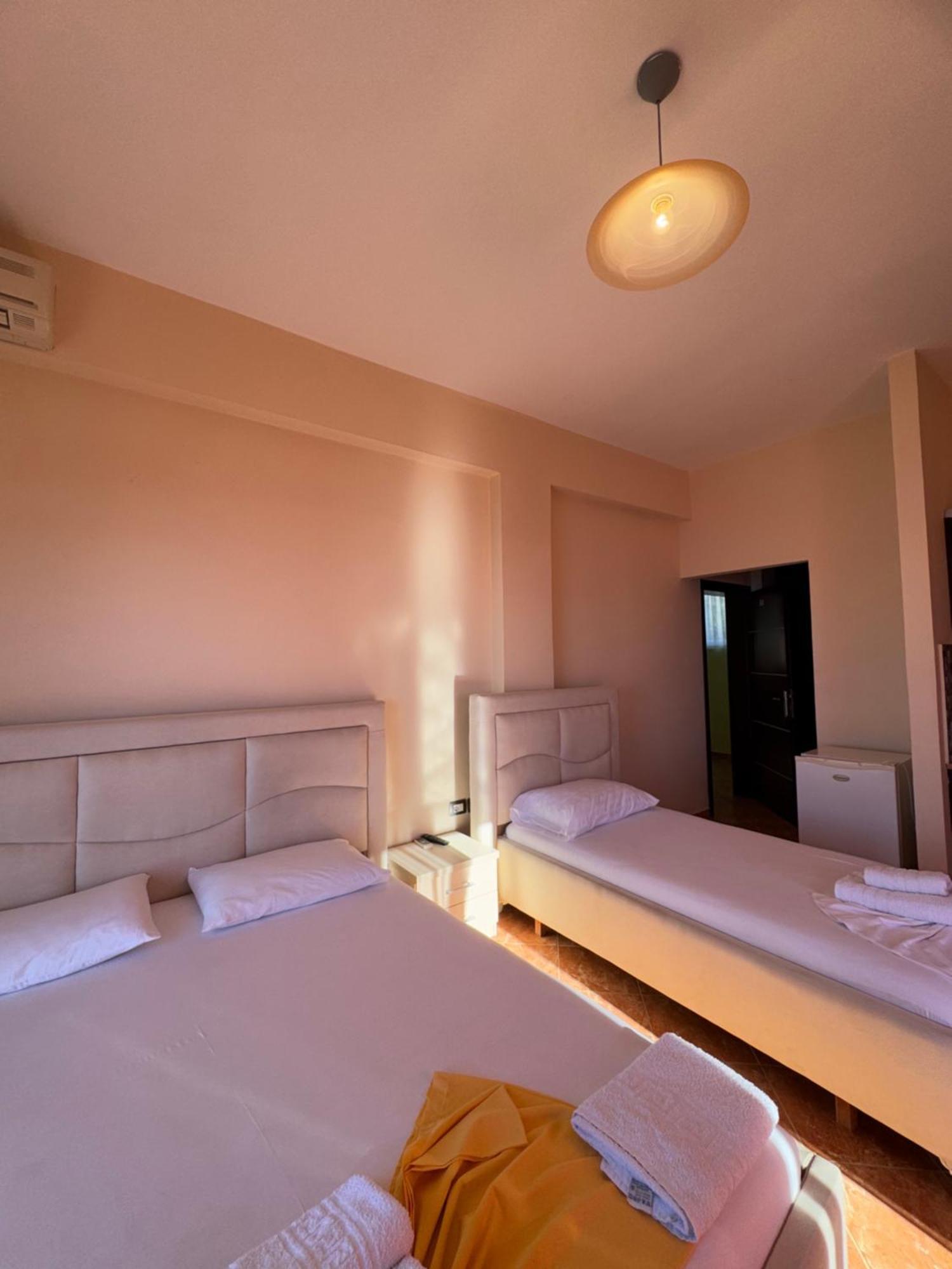 Unico Aparthotel Sarande Exterior photo