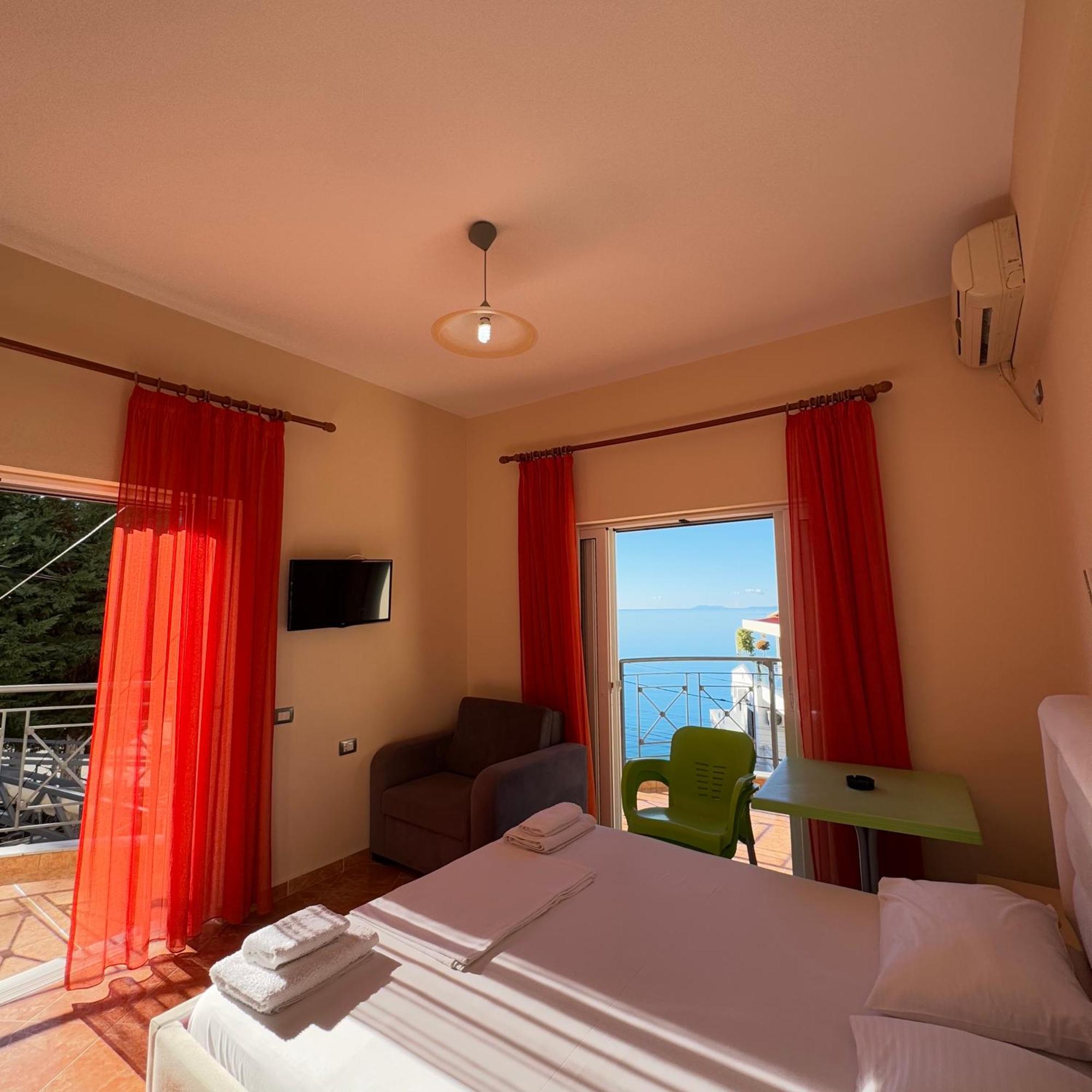 Unico Aparthotel Sarande Exterior photo