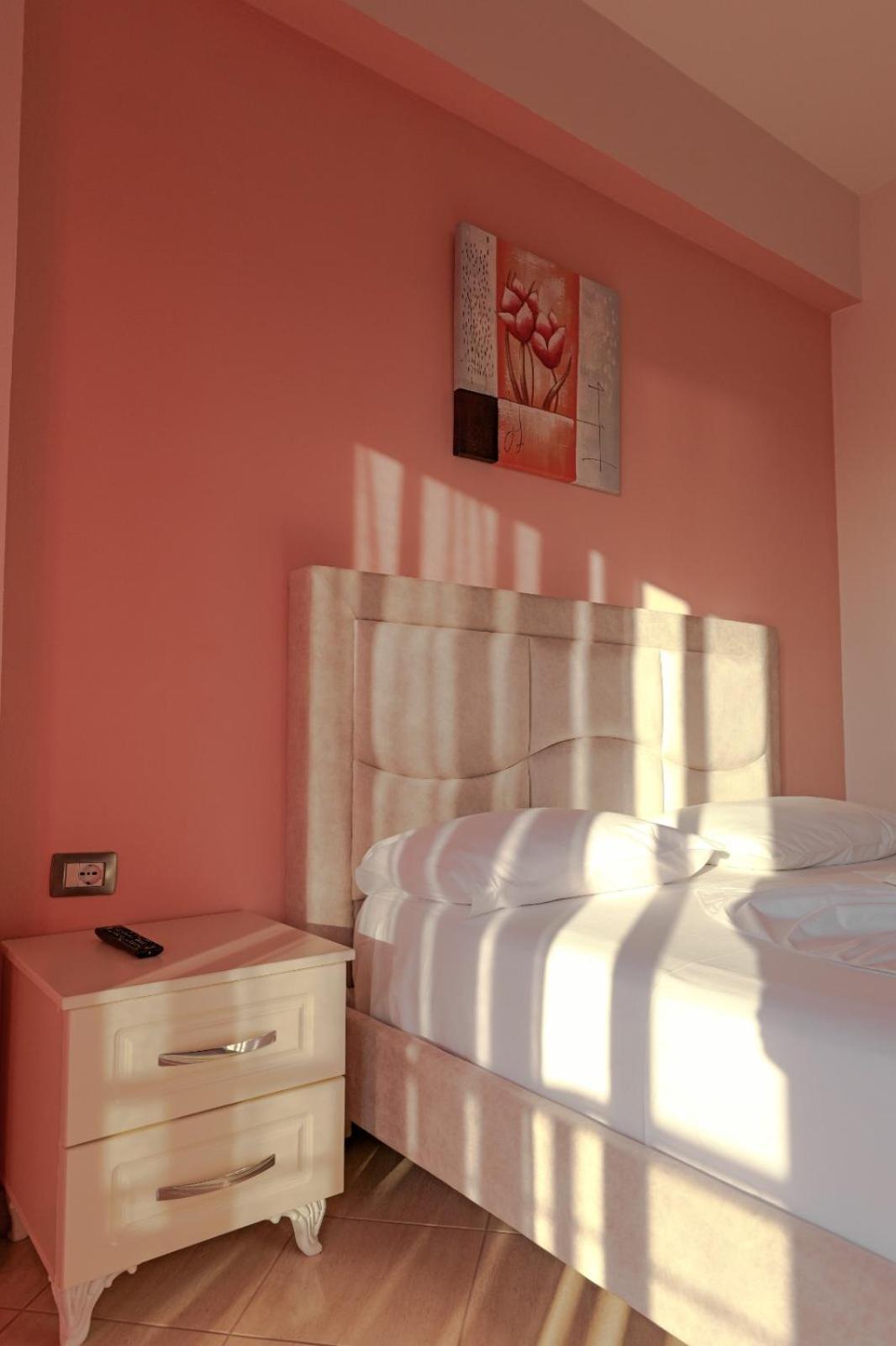 Unico Aparthotel Sarande Exterior photo