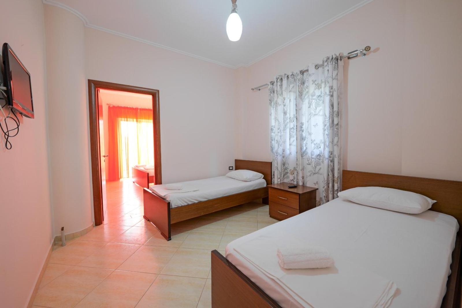Unico Aparthotel Sarande Exterior photo