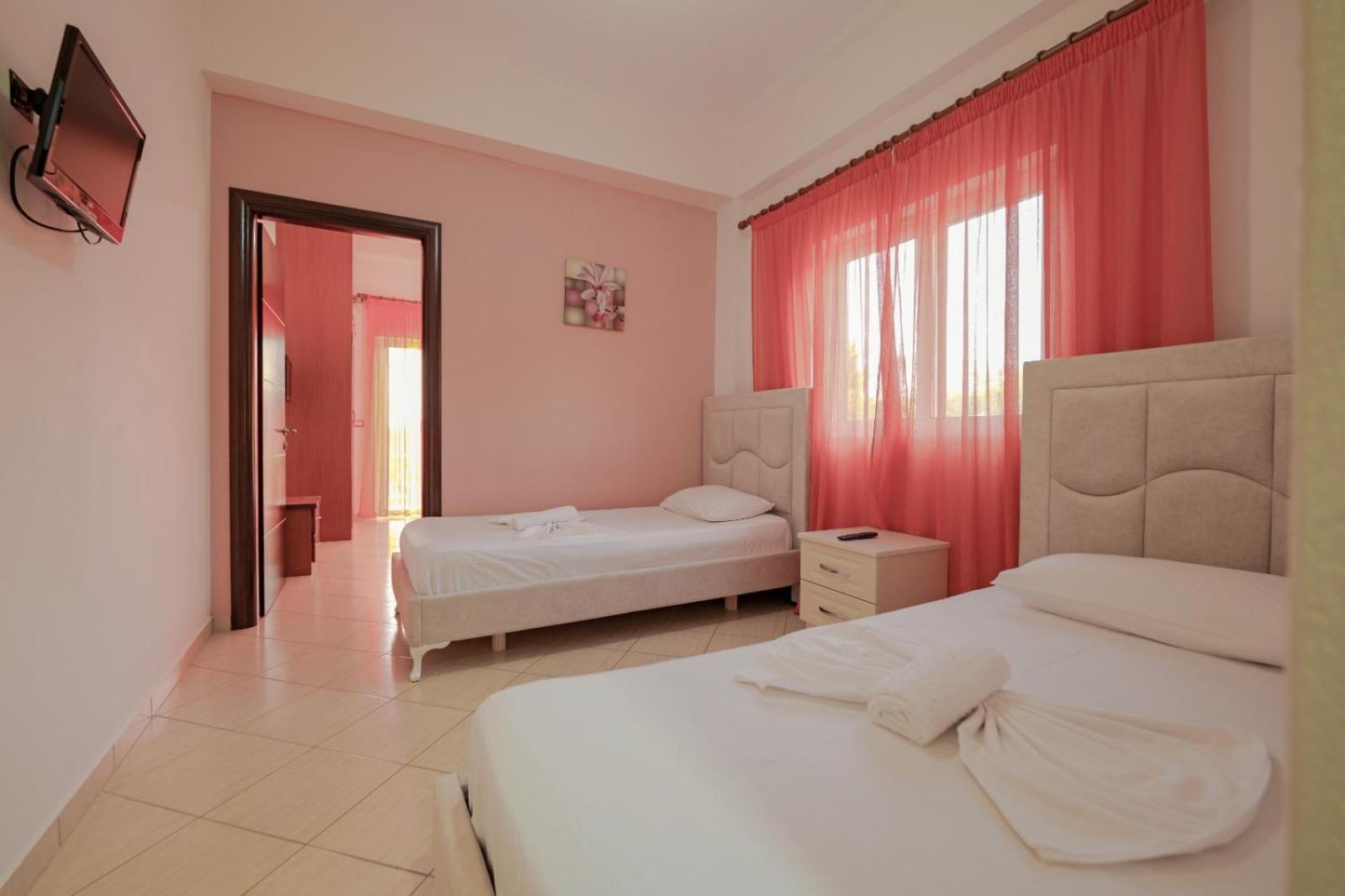 Unico Aparthotel Sarande Exterior photo